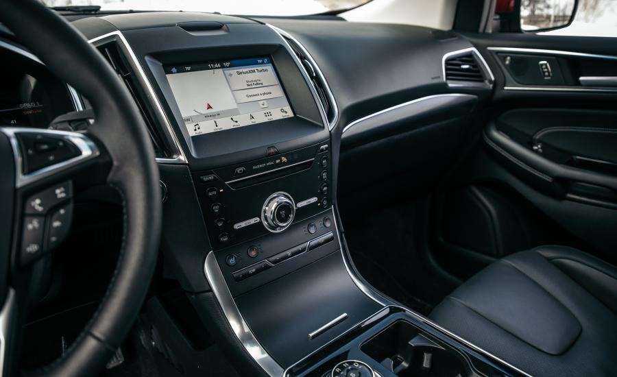 Интерьер Ford Edge Titanium 2018 года  (NA) (фото 8 из 29)